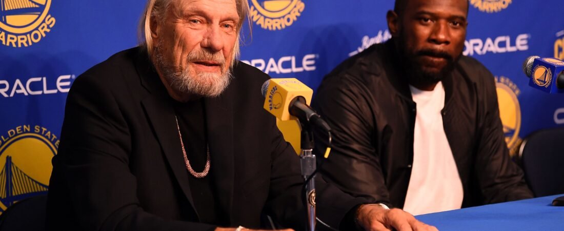 Don Nelson arbore les chaussures de Luka Dončić : un geste symbolique contre le transfert controversé
