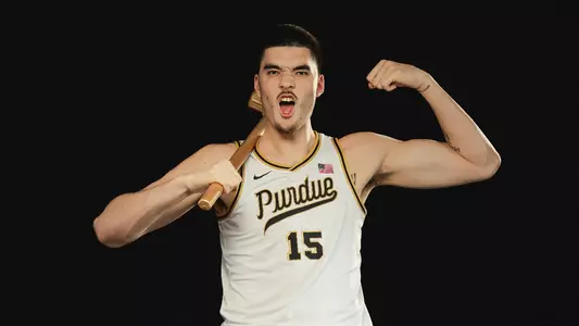 Le pivot des Grizzlies Zach Edey accusé d’excès de vitesse grave en Indiana