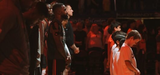 Jimmy Butler quitte le match Warriors-Suns avec une blessure au dos